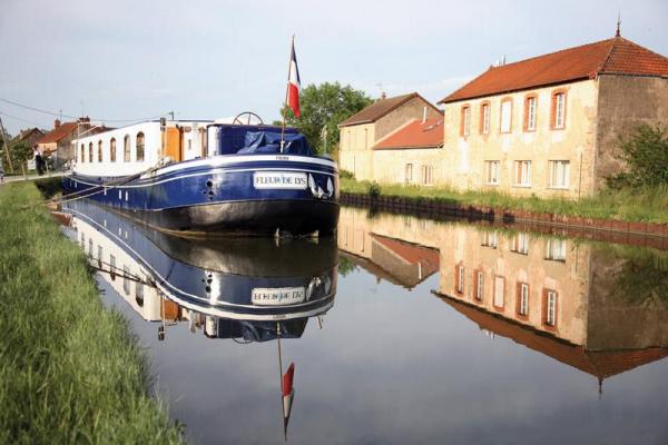 全新遊艇體驗之旅 到法國酒莊取景作畫